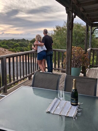 The Preston - Sunset Coastal Retreat