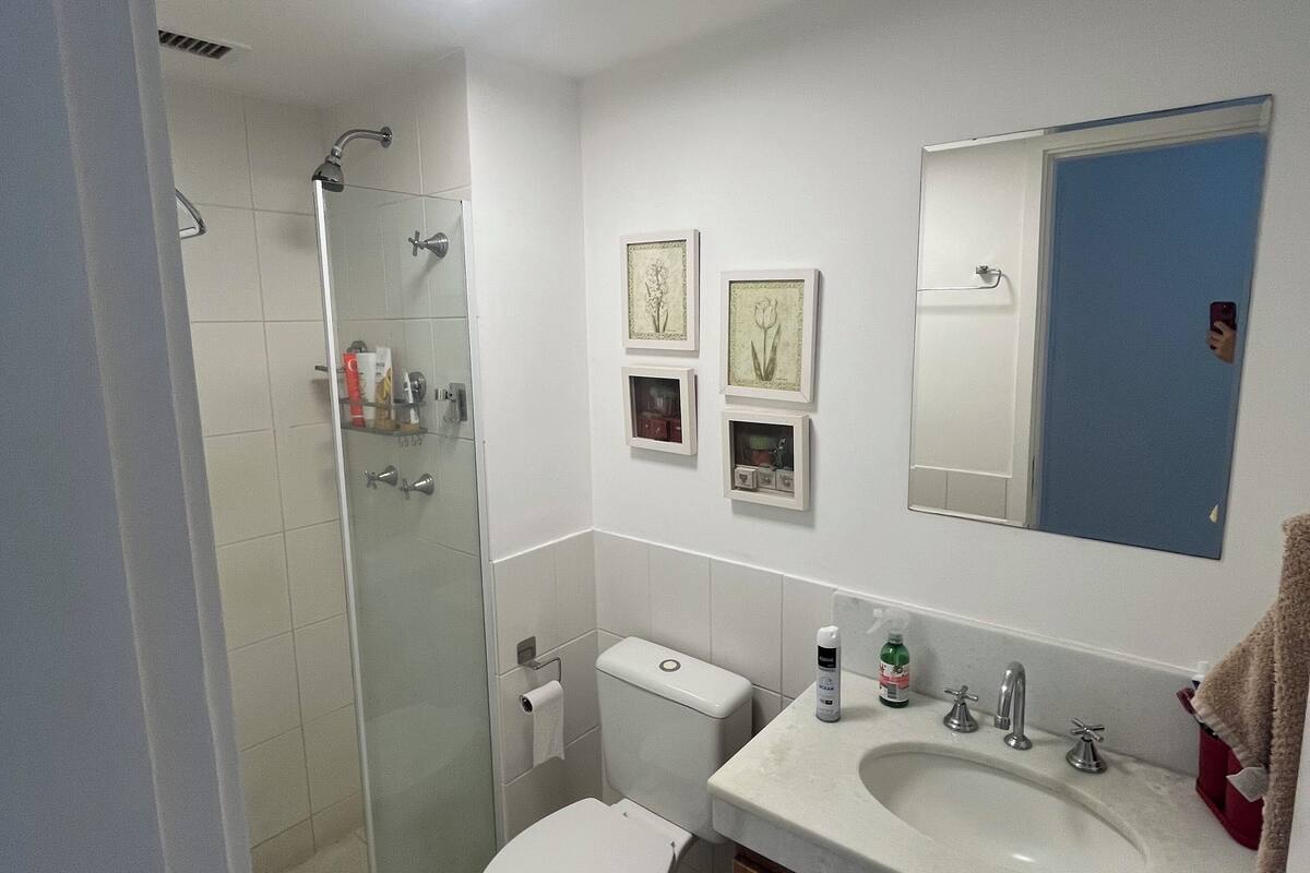 Casa rodante Confort, vista a la alberca | Baño | Secadora de cabello, pantuflas, toallas, jabón