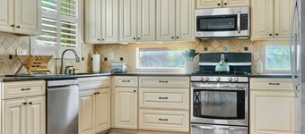 Family Friendly House: Heated Pool, Hot Tub, Game Room, Playhouse, Fenced Yard