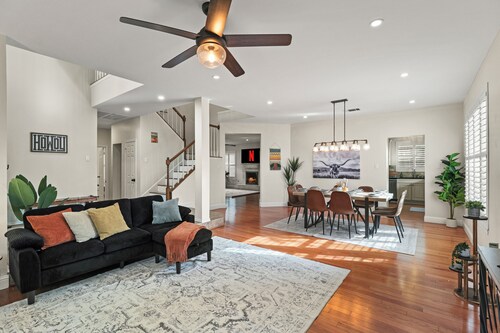 Family Friendly- 5BR - Pool & Hot Tub-Game Room & Playhouse- Fenced Yard-Firepit