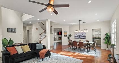 Family Friendly- 5BR - Pool & Hot Tub-Game Room & Playhouse- Fenced Yard-Firepit