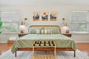 5 bedrooms, desk, iron/ironing board, travel cot - Families/Groups- 5BR - Heated Spa & Pool-Game Rm & Playhouse (Cedar Park)