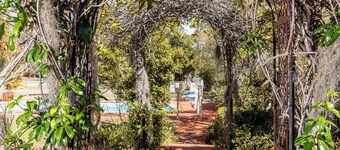 Benaraby Hilltop Motor Inn