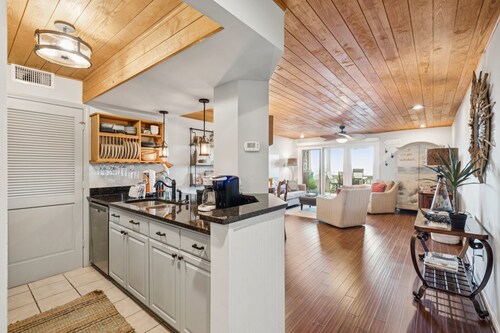 Oceanfront Condo, Plentiful Amenities - 1353 Pelican Watch