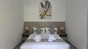 Villa, 3 Bedrooms | Desk, iron/ironing board, free WiFi