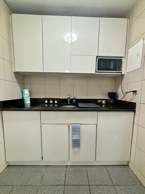 Private kitchen - Isla Verde Modern Apartment with Pool and Parking (Carolina)