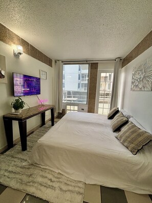Iron/ironing board, WiFi, bed sheets - Isla Verde Modern Apartment with Pool and Parking (Carolina)