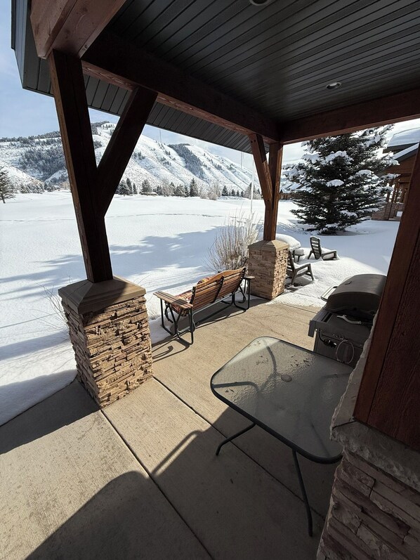 المنطقة المحيطة بالمنشأة