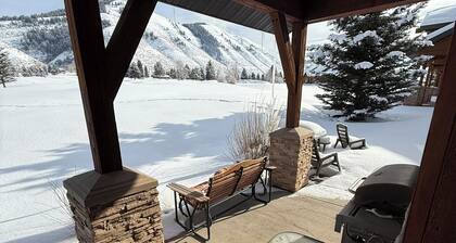 Welcoming 5-bedroom townhome on the golf course