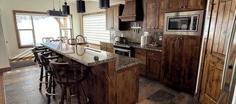 Welcoming 5-bedroom townhome on the golf course