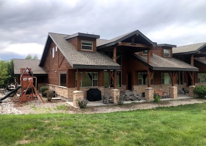 Spacious Golf Course Retreat | 5BR • Game Room