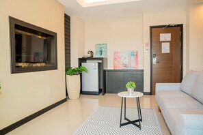 Deluxe Triple Room | Desk, free WiFi