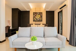 Deluxe Triple Room | Desk, free WiFi