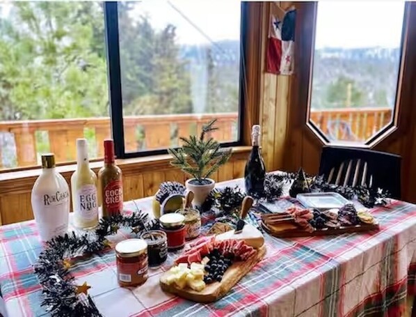 Dining - L'Après Chalet · Bear Mtn Views · Sleeps 6 · Pet-Friendly (Big Bear Lake)