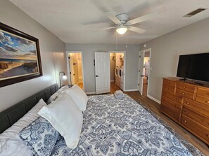 2 bedrooms, iron/ironing board, WiFi, bed sheets - Harbison Hideaway 2/2 (Columbia)