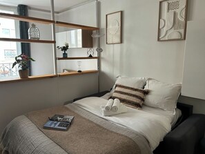 1 bedroom, desk, iron/ironing board, travel cot - BnBNook - Chic 1BR by Les Halles (Paris)