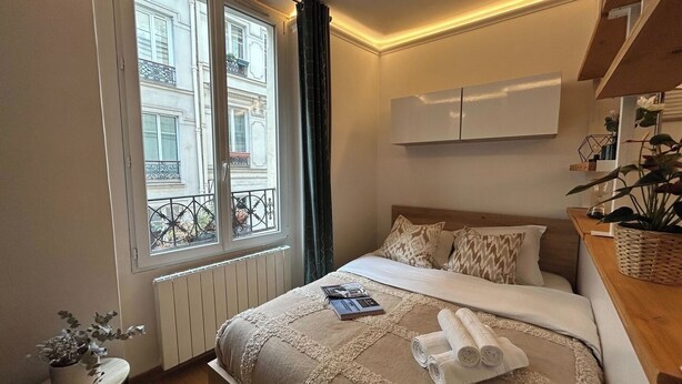1 bedroom, desk, iron/ironing board, travel cot - BnBNook - Chic 1BR by Les Halles (Paris)
