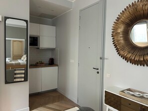 Schreibtisch, Bügeleisen/Bügelbrett, Reisekinderbett, kostenloses WLAN