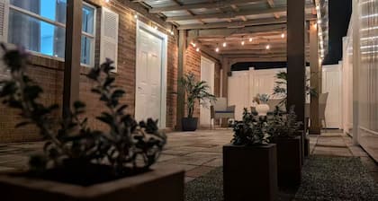 Charming studio in lovely Lakeland with AC