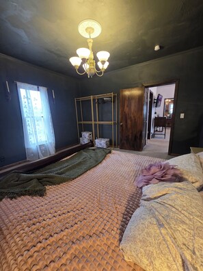 4 bedrooms, bed sheets