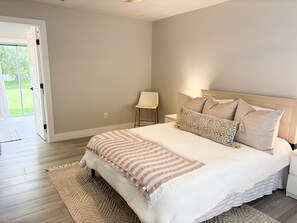 2 makuuhuonetta, työpöytä, silitysrauta/-lauta, ilmainen Wi-Fi