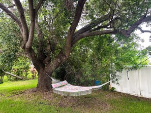 Property grounds - 3 Bedroom Sunny Cape Coral Escape, 3 blocks from Lee Health, no cleaning fee! (Cape Coral)
