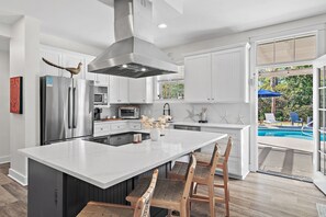 Fridge, microwave, oven, stovetop - 🌴 3 Minute Walk to Beach | Private Heated Pool | Golf Cart | Amazing Location (Santa Rosa Beach)