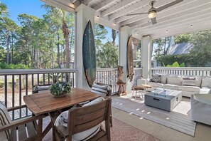 Outdoor dining - 🌴 3 Minute Walk to Beach | Private Heated Pool | Golf Cart | Amazing Location (Santa Rosa Beach)