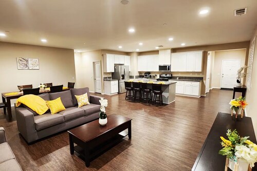 Fabulous 4-bedroom house with AC in Riverside