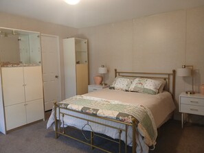 2 sovrum, strykjärn/strykbräda, wi-fi och sängkläder