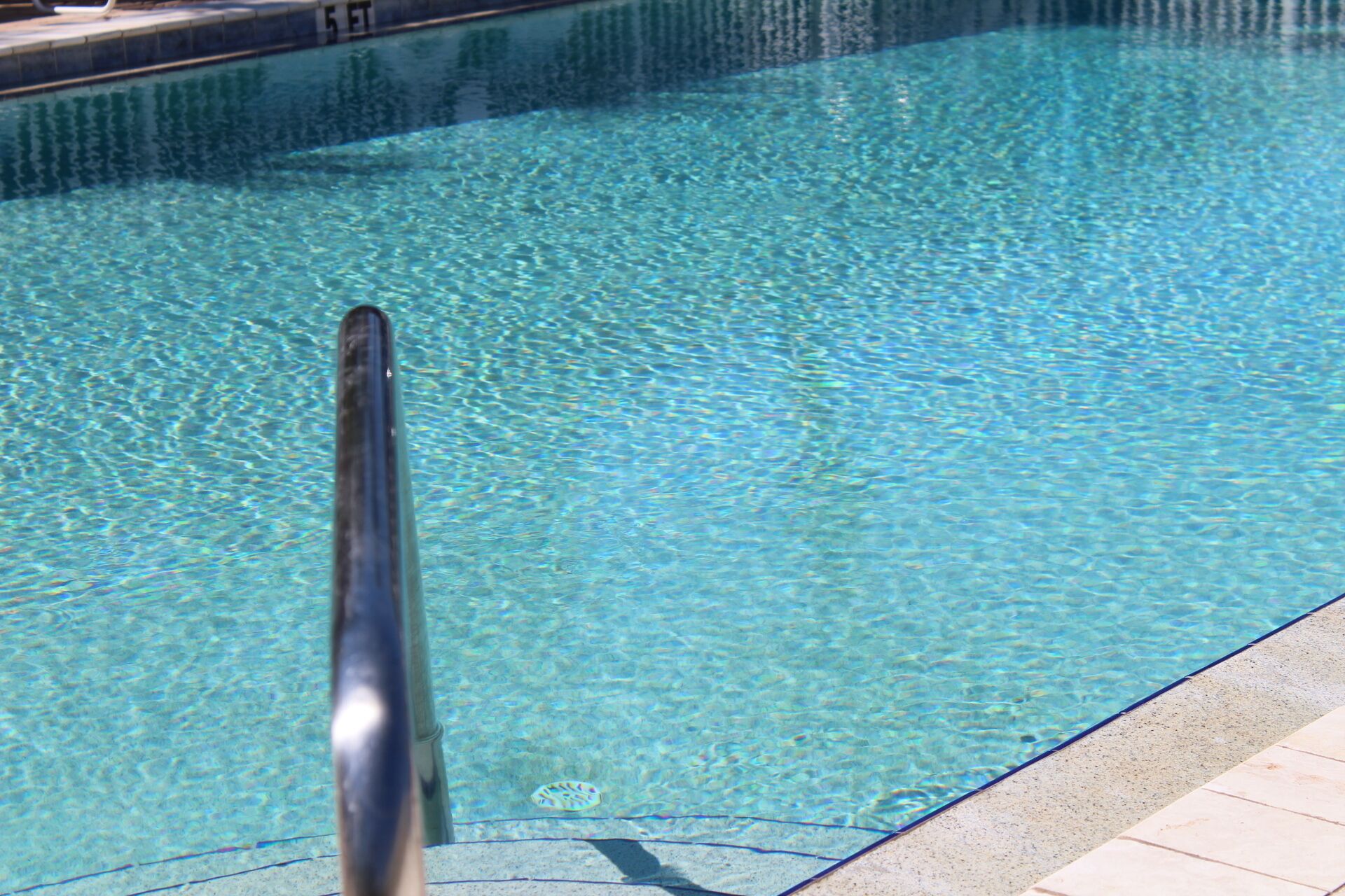 Alberca al aire libre y alberca climatizada