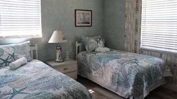 2 chambres, coffres-forts dans les chambres, fer et planche Ă repasser