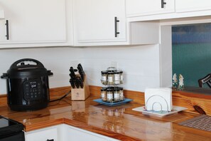 雪櫃、微波爐、焗爐、爐具