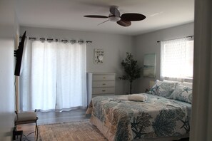 2 chambres, coffres-forts dans les chambres, fer et planche à repasser