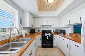 Private kitchen - Blue Paradise: 2BR Condo Near Englewood Beach + Pool (Englewood)