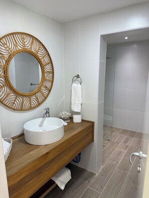 Shower, hair dryer, towels, soap - Alora & Soreli •GREEN ONE• Playa Dorada (Playa dorada)