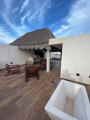 Apartment, 3 Bedrooms, Private Pool | Tempat makan luar