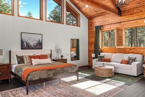 6 bedrooms, desk, iron/ironing board, travel cot