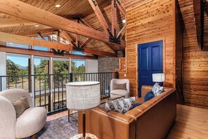 Smart TV, chimenea, videojuegos y futbolito 