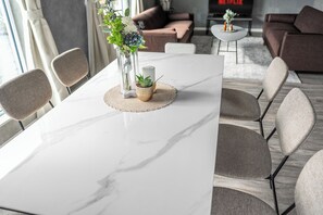 Dineren in de kamer