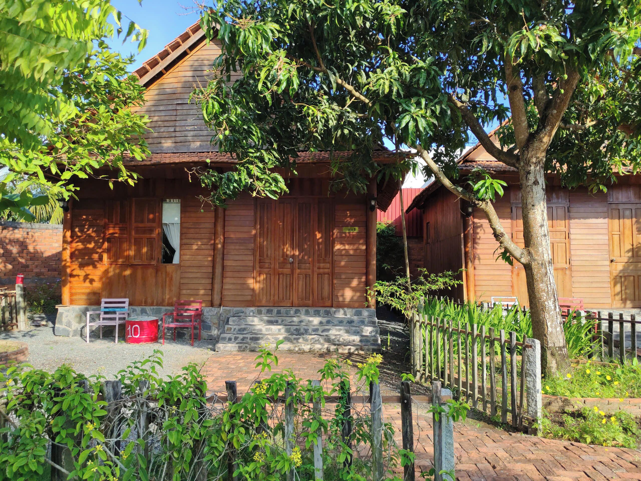 Standard Bungalow, 2 Queen Beds, Resort View | Blackout curtains, soundproofing, free WiFi