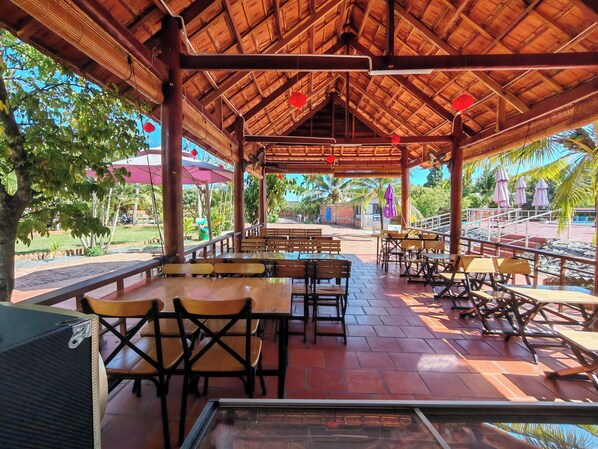 Coffee shop - Rooster Mekong Resort (Cho Lach)