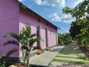 Blackout curtains, soundproofing, free WiFi - Rooster Mekong Resort (Cho Lach)