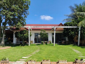 Phòng 4 Tiêu chuẩn, quang cảnh resort | Màn/rèm cản sáng, phòng cách âm, truy cập Internet không dây miễn phí 