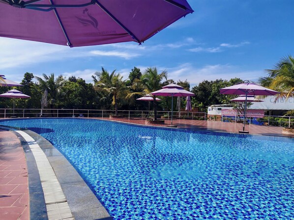 Outdoor pool, open 6:00 AM to 7:00 PM, pool umbrellas
