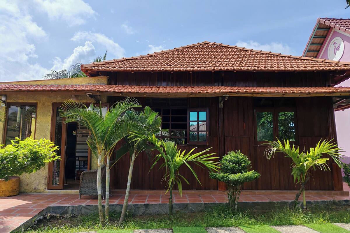 Standard Bungalow, 2 Queen Beds, River View | Blackout drapes, soundproofing, free WiFi