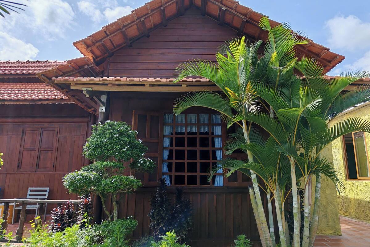 Standard Bungalow, River View | Blackout drapes, soundproofing, free WiFi