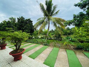 المنطقة المحيطة بالمنشأة