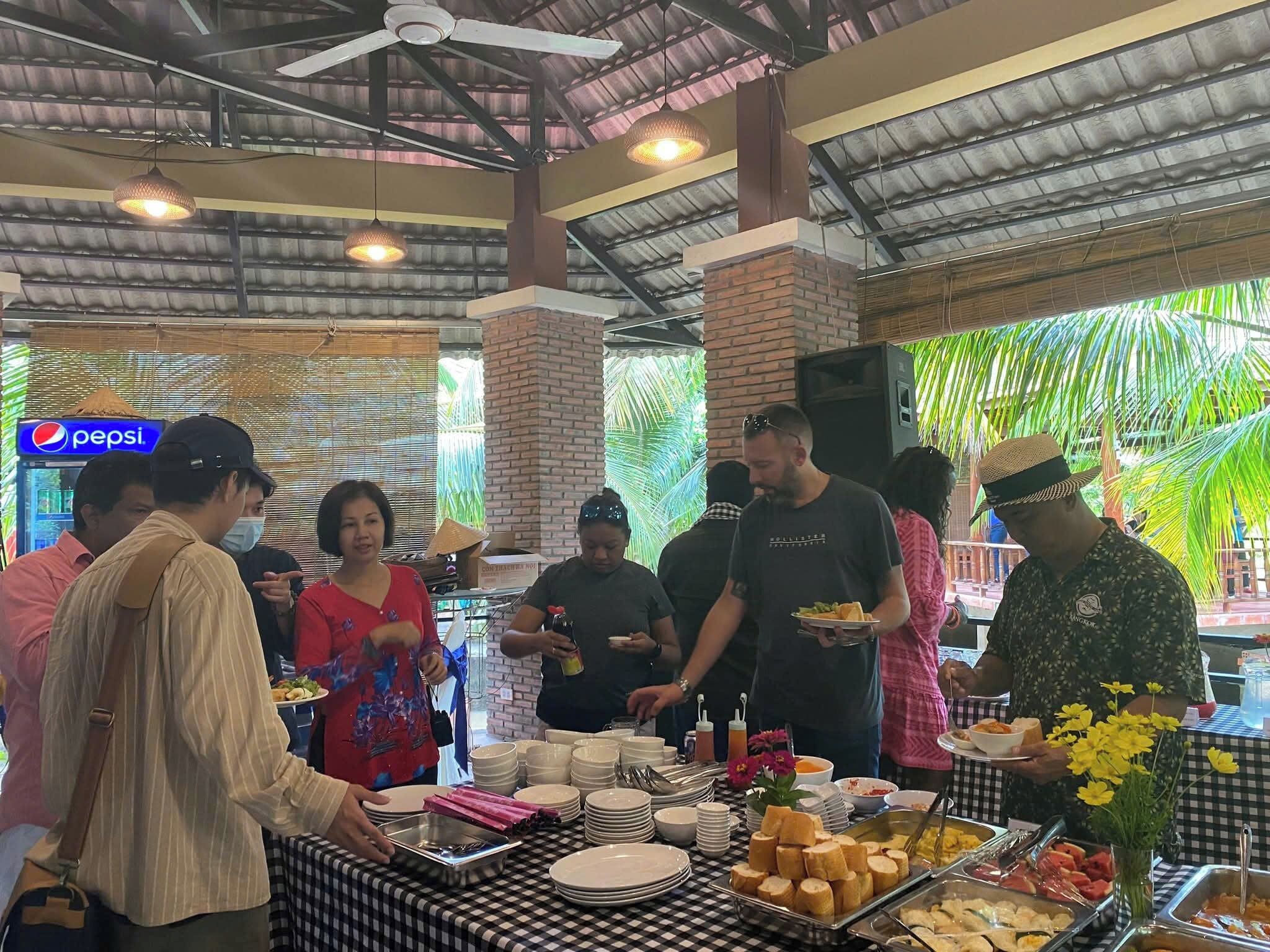 包含每日当地美食早餐