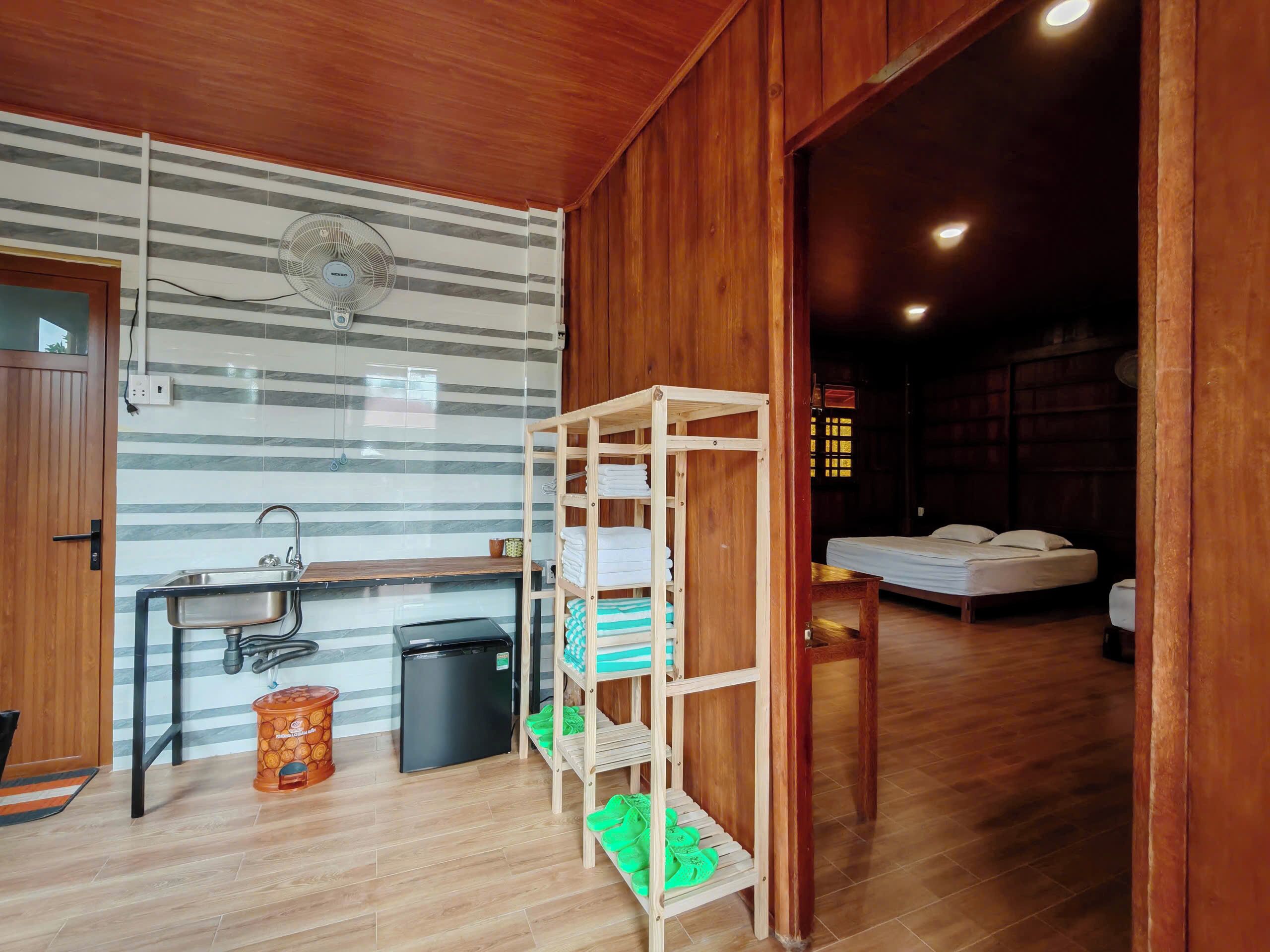 標準單棟小屋, 2 張加大雙人床, 河景 | 遮光窗簾/窗簾、隔音、免費 Wi-Fi